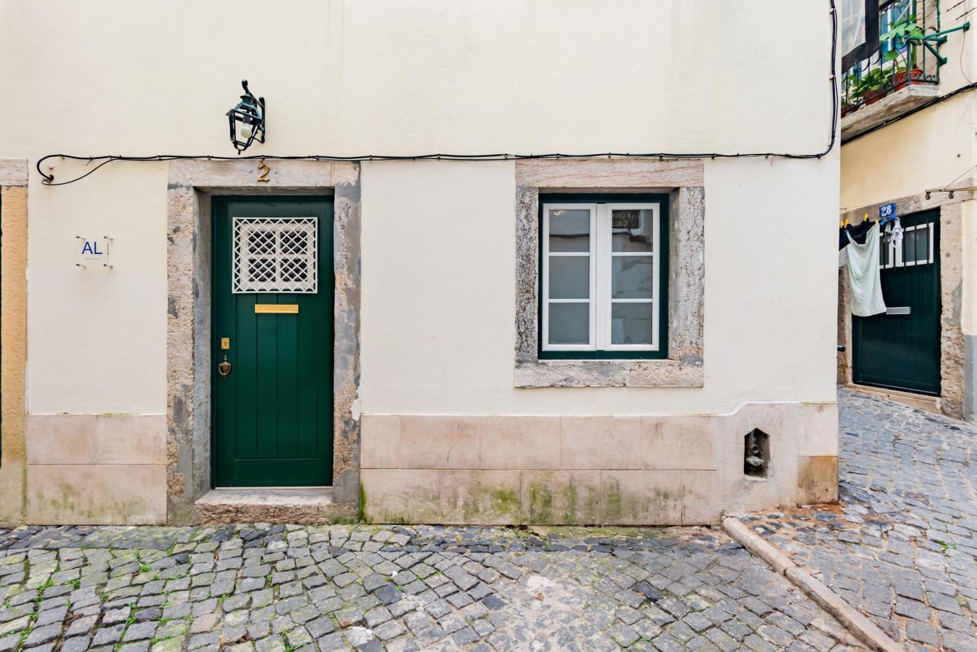 Alfama Gale Lisbon